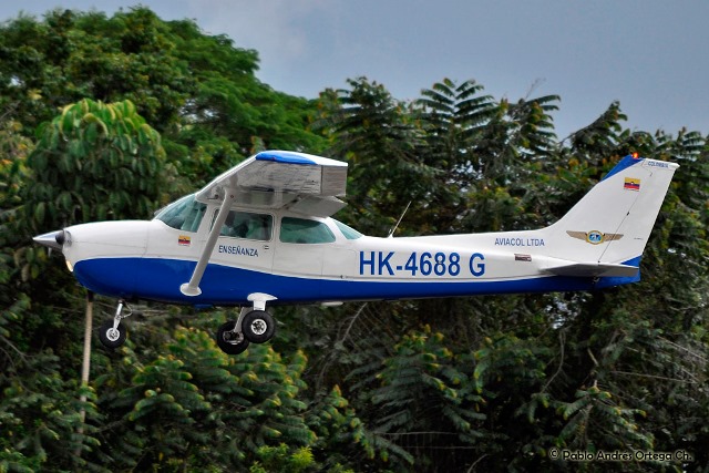 Cessna_172_Aviacol_Enseñanza_HK-4688-G_(5572809513).jpg