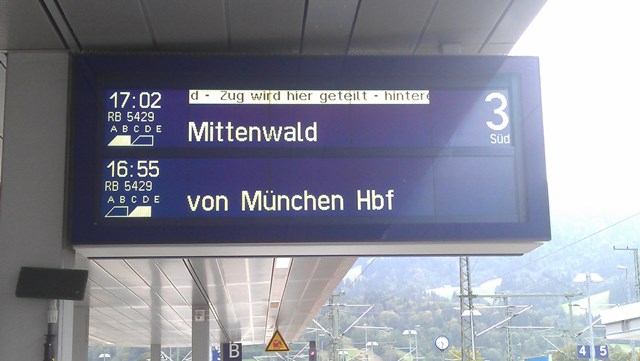 Zugteilung_in_Garmisch-P._bei_RB_5429_der_RB_Linie_12_am_Gleis_3süd.jpg