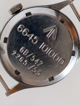1953-RAF-Pilots-Watch-with-Military-Issue-Numbers-on-Case-Back-66451010006B542226553-British-Ministry-of-Defence-Fat-Arrow-Tritium-Dial-Military-Cr.jpg