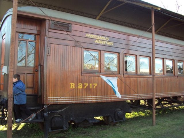 Ferroclub_Remedios_de_Escalada_Vagón_R-6717_Ferrocarriles_Argentinos.jpg