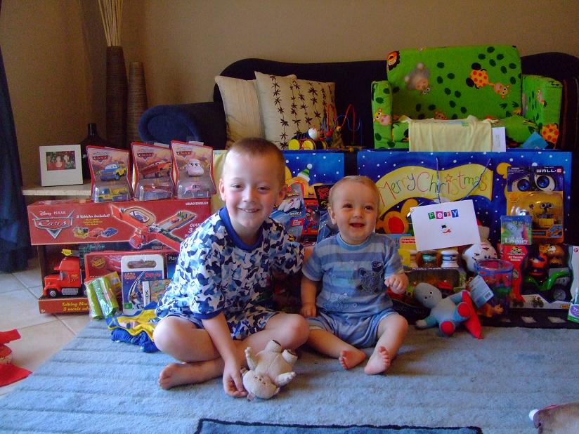TJ & PJ Xmas 08.JPG