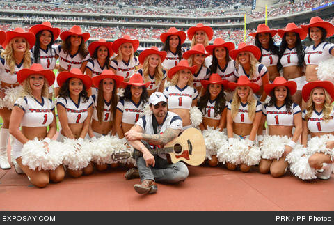 billy-ray-cyrus-and-houston-texans-0xrlGz.jpg
