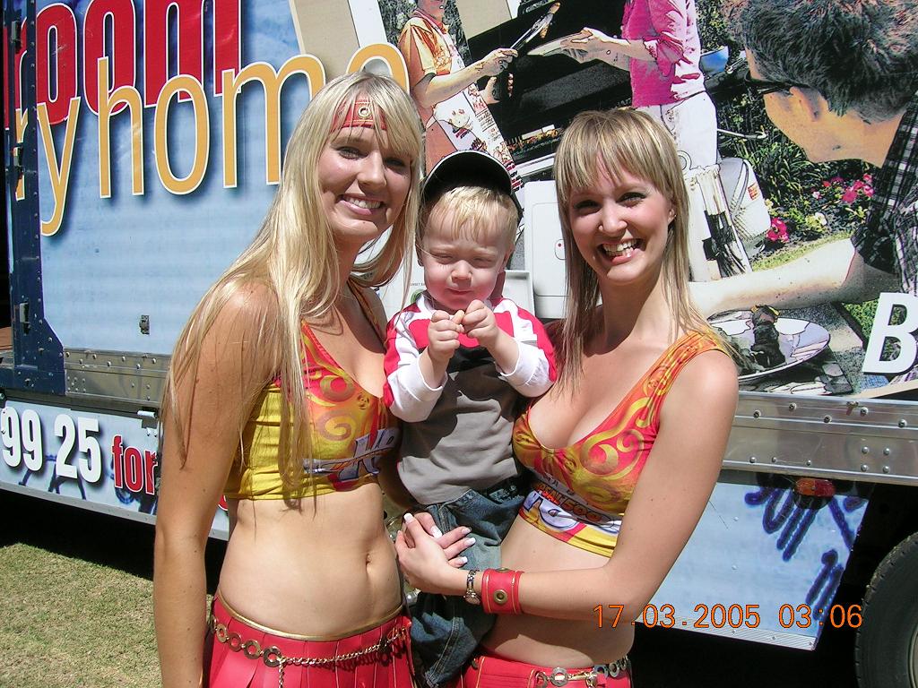 TJ & Clipsal girls 2005.jpg